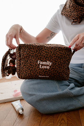 Les Petits Marmots | Trousse de toilette léopard marron - Family love